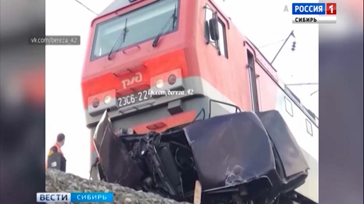 Выехал на красный свет: две похожие аварии с поездами произошли в Сибири