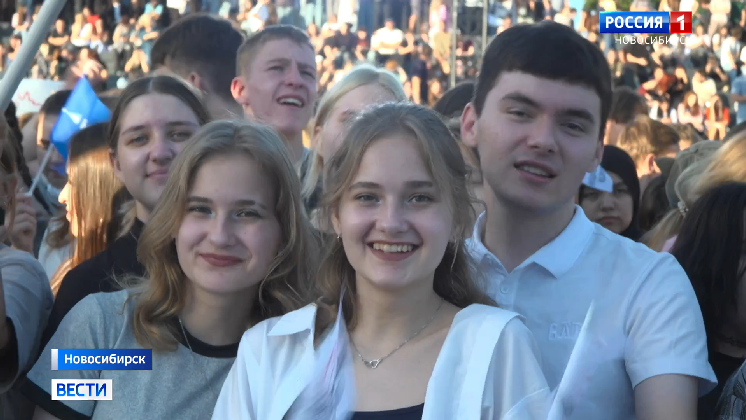 Десять тысяч первокурсников дали особую клятву на параде в Новосибирске