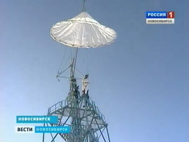 В Новосибирске будущая элита военной разведки учится прыгать с парашютом