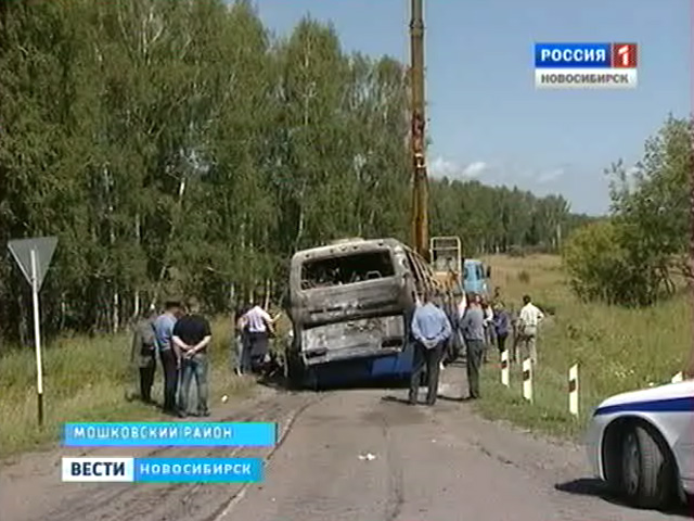 На трассе М-53 столкнулись пассажирский автобус и КАМАЗ. Пять человек погибли
