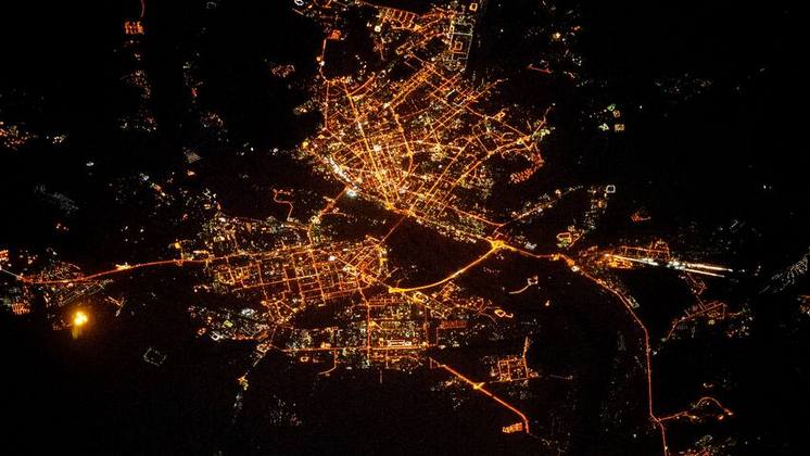 Космонавт Антон Шкаплеров показал фото ночного Новосибирска с МКС