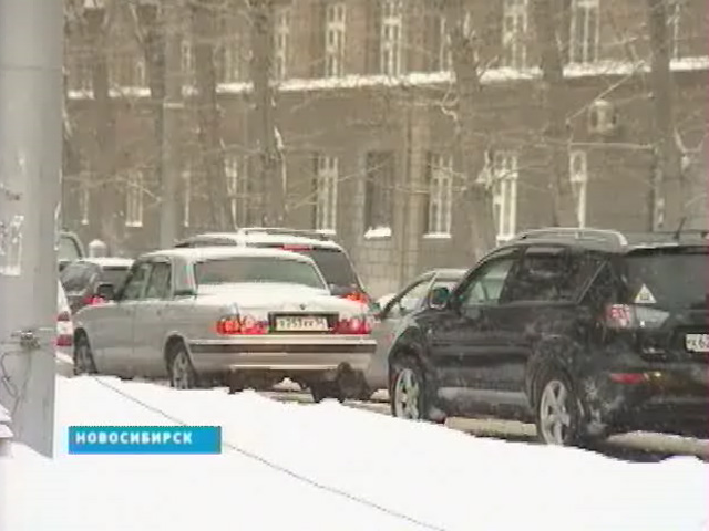 Снегопад существенно осложнил дорожную обстановку в Новосибирской области