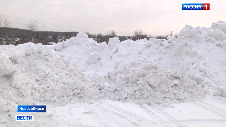 Большой снегоотвал рядом с домом угрожает новосибирцам весенним потопом