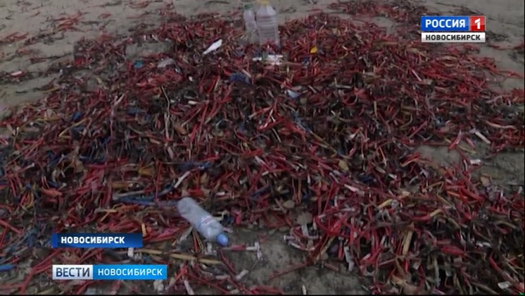 Новосибирцы пожаловались на мусор на берегу Оби в Кировском районе