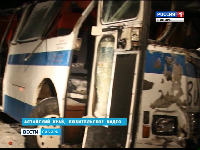 Трое погибли, 23 человека пострадали в ДТП с двумя автобусами в Алтайском крае   