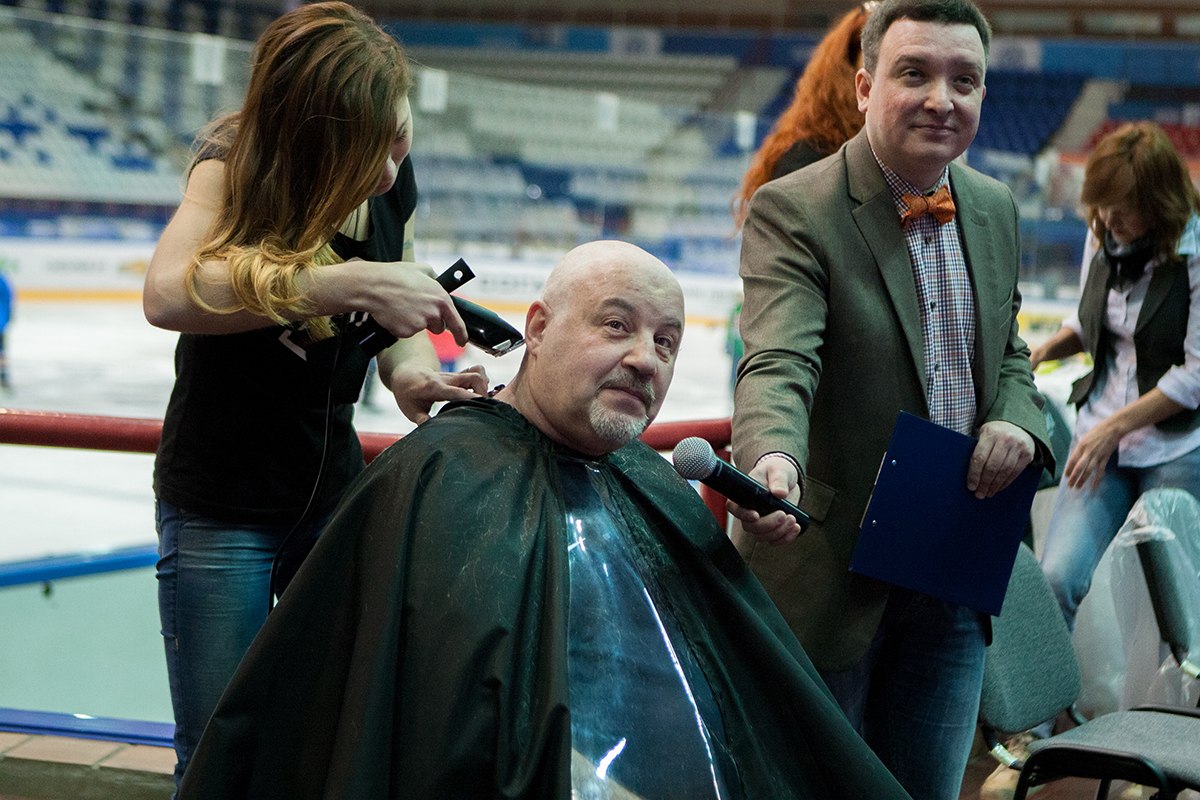 Генеральный менеджер Новосибирской «Сибири» побрился наголо в прямом эфире