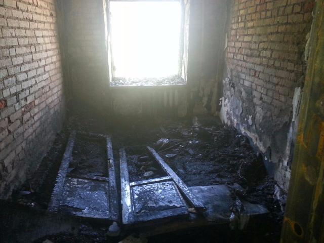 Женщина погибла в пожаре в общежитии в Новосибирске