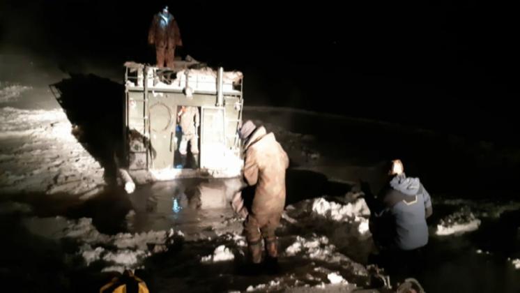 В Новосибирской области вездеход провалился под лёд (видео)