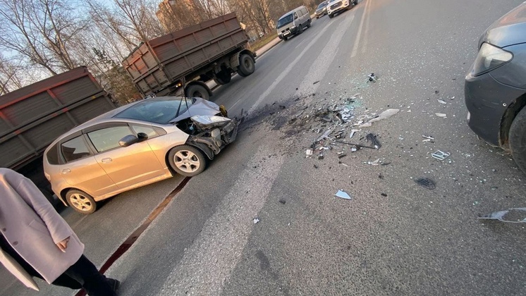  В Новосибирске водителя в результате ДТП зажало в салоне