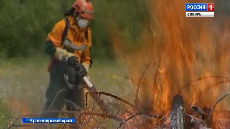В Красноярском крае тушат лесные пожары при помощи спецтехники и авиации