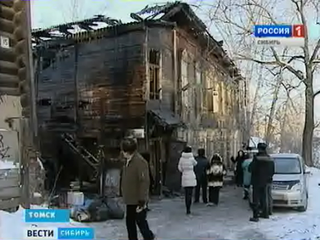 В Томске сгорел деревянный дом. Жильцы предполагают поджог