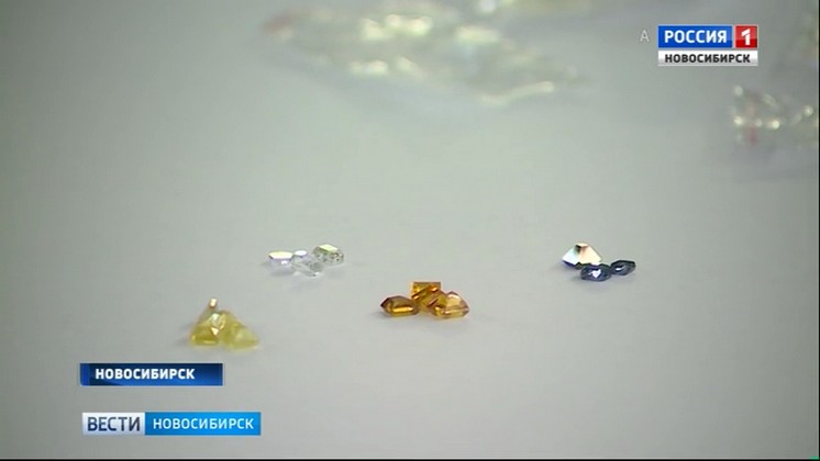 Новосибирские ученые показали выращенные из микрочастиц алмазы