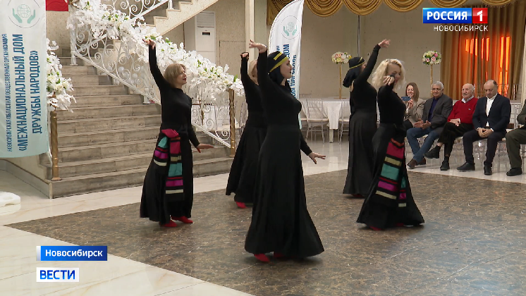 В Новосибирске представители разных культур собрались на празднике 23 Февраля