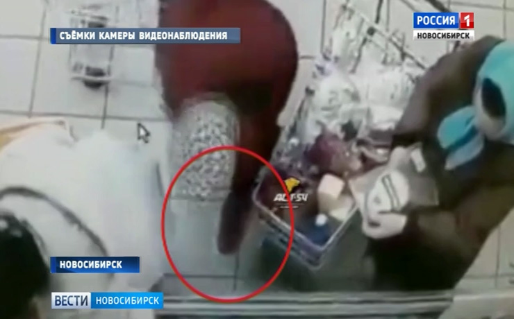 Старушка обокрала старушку в одном из супермаркетов Новосибирска