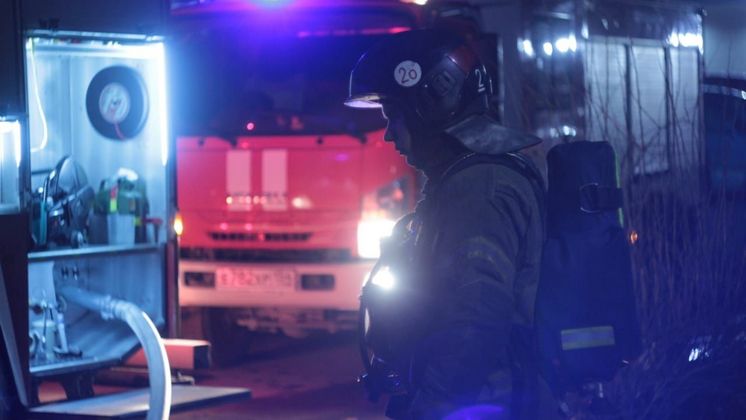 Новосибирские пожарные потушили горящую квартиру в Кировском районе города