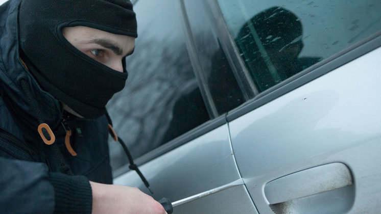 В Новосибирске 28-летний рецидивист украл и разбил автомобиль