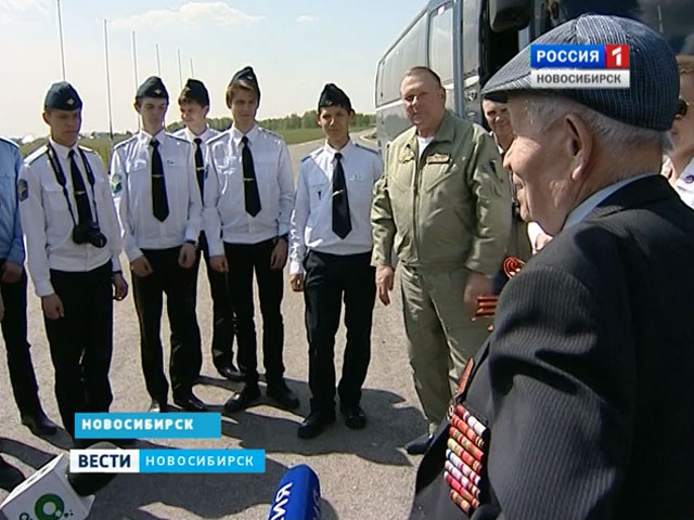 Летчики разных поколений встретились на заводе Чкалова и аэродроме в Мочище