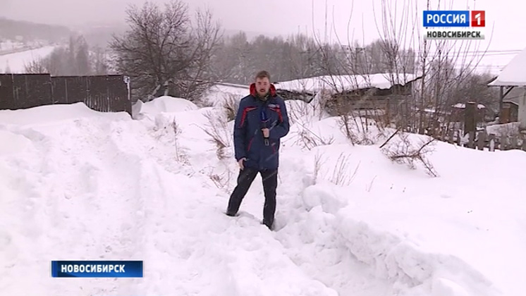 Жители частных домов в Советском районе Новосибирска утопают в сугробах