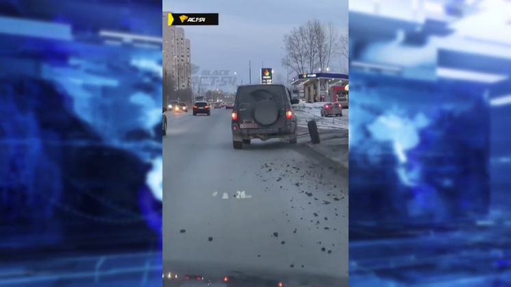 В Новосибирске водитель УАЗ «Патриот» выгуливал заднее колесо на дороге
