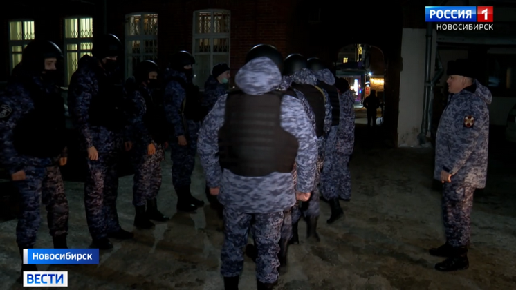 Дополнительные патрули Росгвардии следят за порядком в Новосибирске