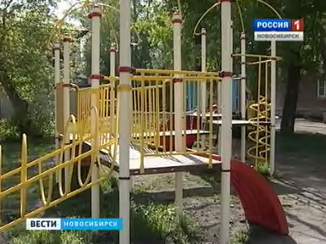Жители одного из дворов в Новосибирске выступили против уже построенного детского городка