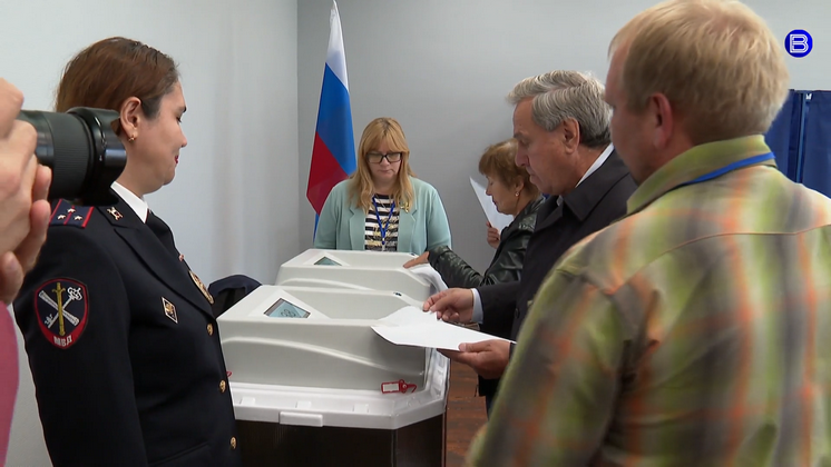 Сенатор Владимир Городецкий проголосовал на выборах депутатов в Новосибирске