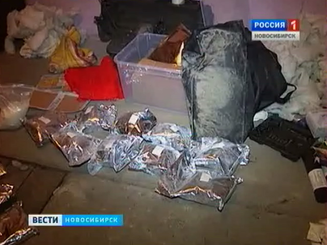 В гараже Центрального района Новосибирска правоохранители обнаружили партию наркотиков