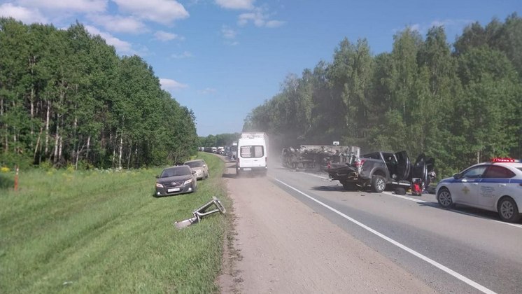 Водитель погиб в тройном ДТП на трассе в Новосибирской области