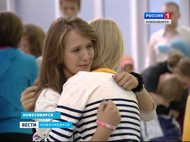 В Новосибирске встретили ребятишек, вернувшихся с отдыха в Крыму
