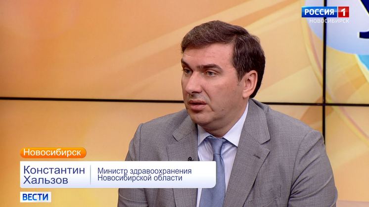 Министр здравоохранения Новосибирской области Константин Хальзов привился от коронавируса