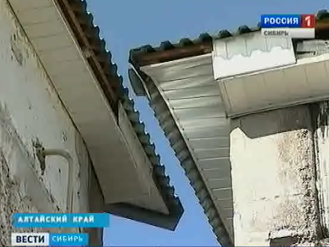 В Барнауле жители требуют от властей ремонта своих домов