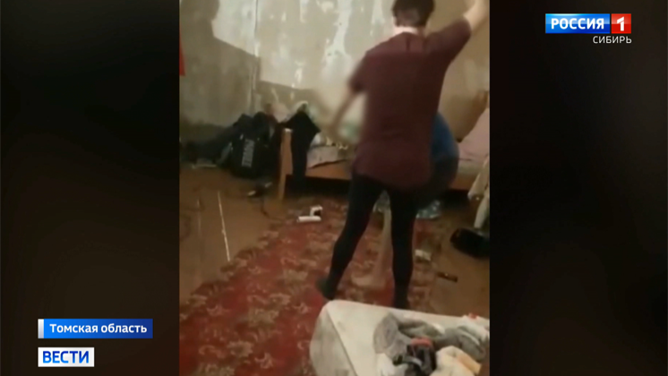 Посадили за избиение. Родительское избиение. принцесса побила мальчика. в томской области мать жестоко избила своего сына.