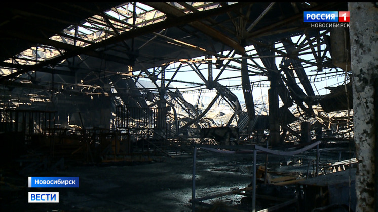 Причины возгорания на складе в Новосибирске выясняют дознаватели МЧС