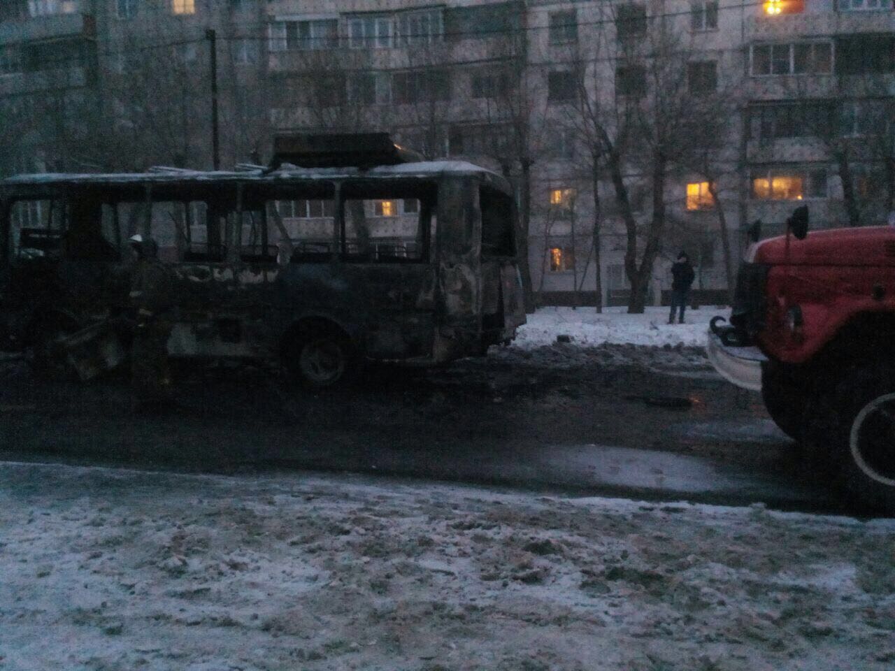 В Кировском районе Новосибирска загорелся автобус с пассажирами