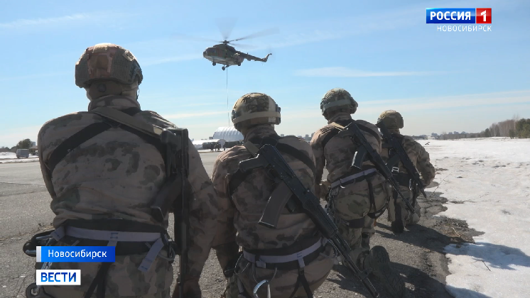 Будущие бойцы спецназа отработали десантирование без парашюта в Новосибирске