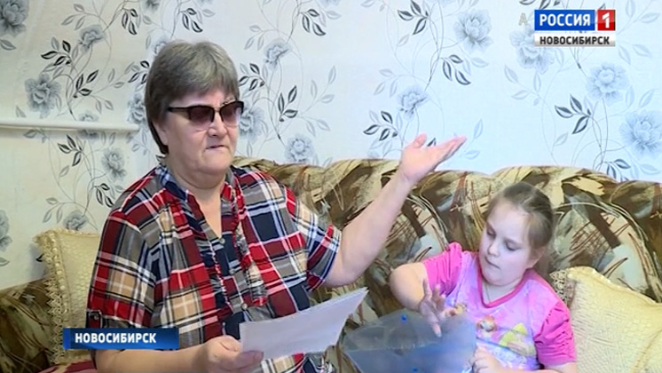 Пандус для внучки с инвалидностью пытается установить новосибирская бабушка