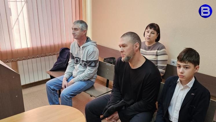 В Новосибирске начали судить сотрудника магазина за запертого ребенка в морозилке