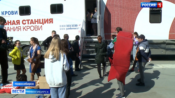 Мобильный пункт сдачи крови снова заработал на главной площади Новосибирска  