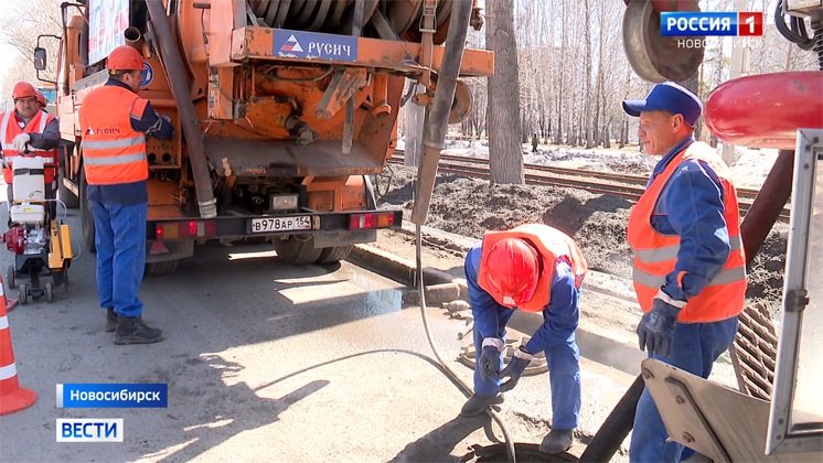 Прочистку ливневых канализаций начали новосибирские коммунальщики