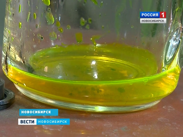 В Новосибирске проверяют коммуникации с помощью зеленого красителя