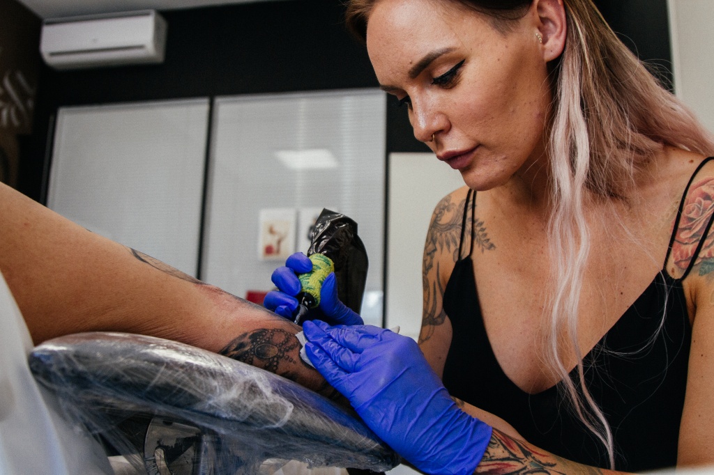 Первую татуировку Катя сделала маме: это была пантера в стиле реализма.