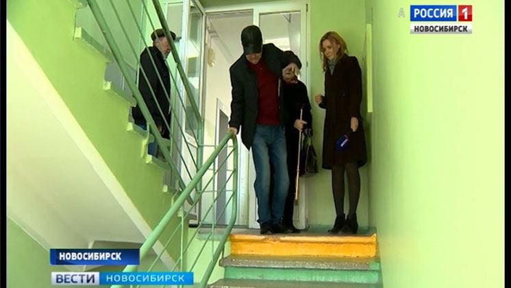 Пациенты новосибирских поликлиник страдают без лифтов