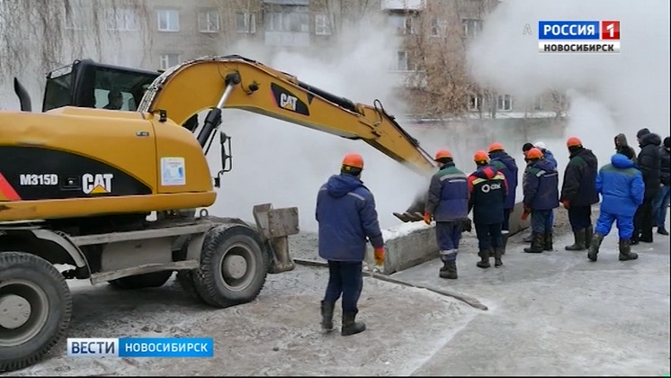 Больше пятидесяти объектов в Новосибирске остаются без тепла из-за ремонтов на теплотрассах
