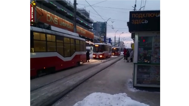 Более десяти трамваев застряли на площади Маркса в Новосибирске