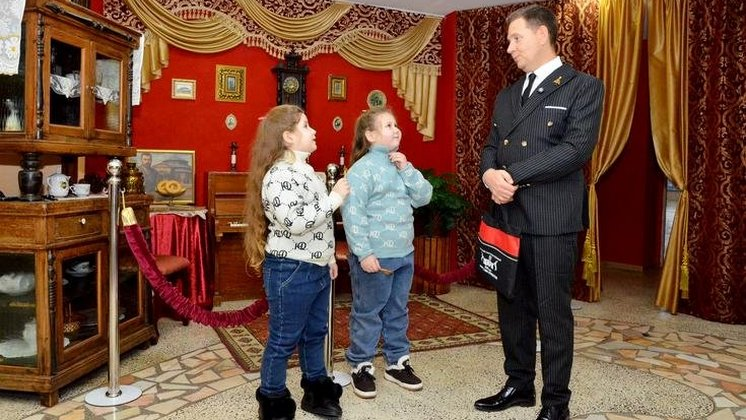 Мечты детей с «Ёлки желаний» осуществил полпред в СФО Анатолий Серышев