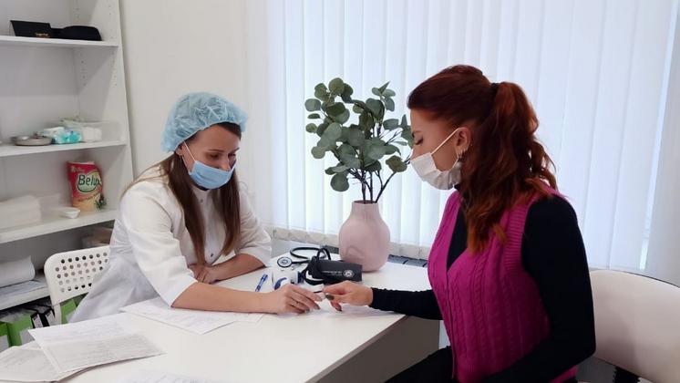 В Новосибирской области ускоренными темпами проходит вакцинация предприятий сферы услуг