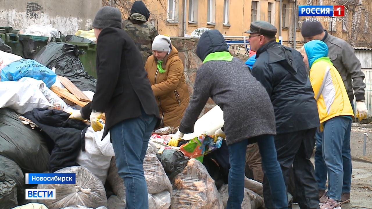 Последствия крупного мусорного коллапса ликвидируют в Новосибирске