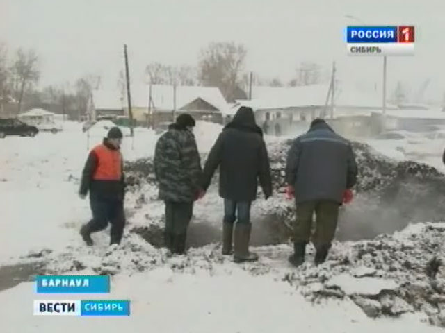 Из-за аварии теплотрассы в Барнауле пострадали двое школьников
