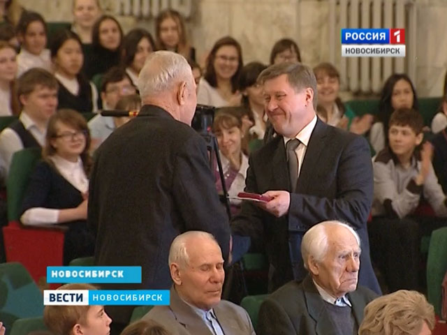 Медали в честь 70-летия Победы вручили ветеранам Ленинского района