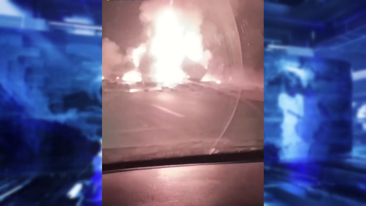 Автомобиль «Газель» с хлебом сгорел дотла на трассе под Новосибирском